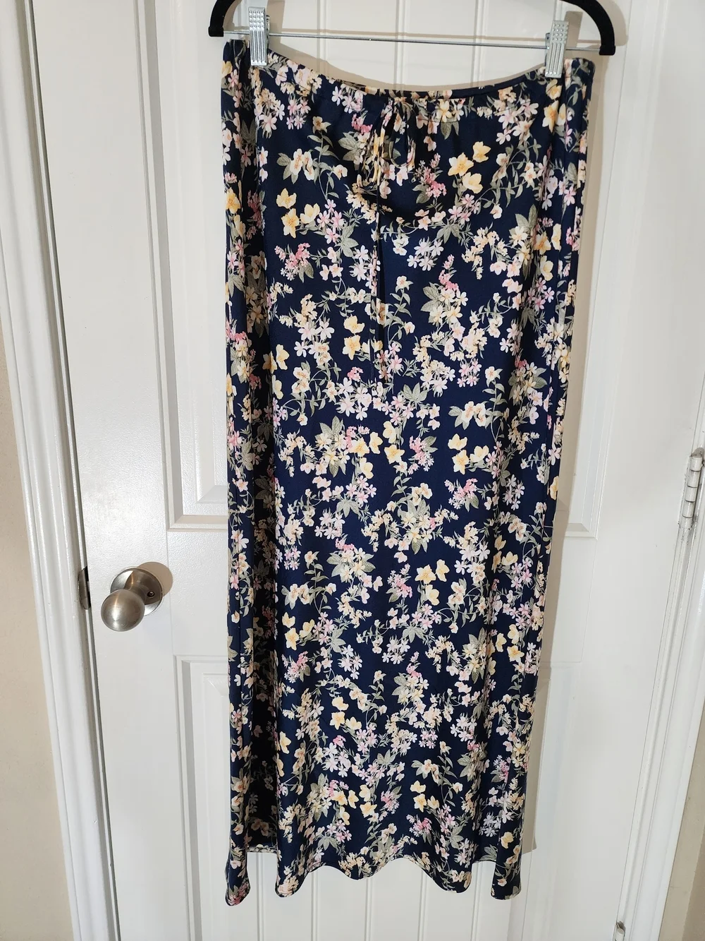 NWT WAYF Floral Print Maxi Skirt Navy Allover Tie Waist Flowy Size M